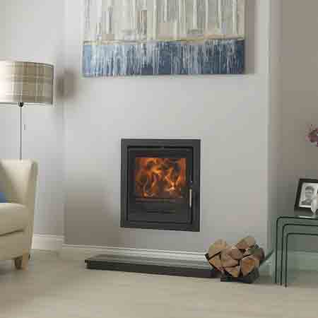 Pi5W is a mid-sized 5kW rectangular inset multi-fuel stove designed to fit 20” fireplace openings to neatly offer a mid-sized firebox unit retaining a 5kW nominal rating.
